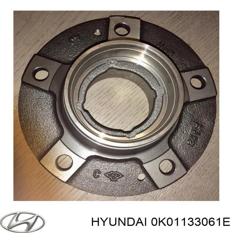 Ступица передняя 0K01133061E Hyundai/Kia