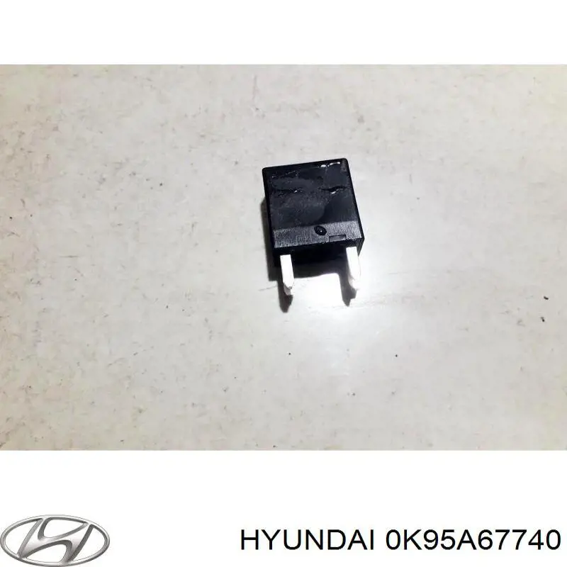 Блок предохранителей задний салонный 0K95A67740 Hyundai/Kia