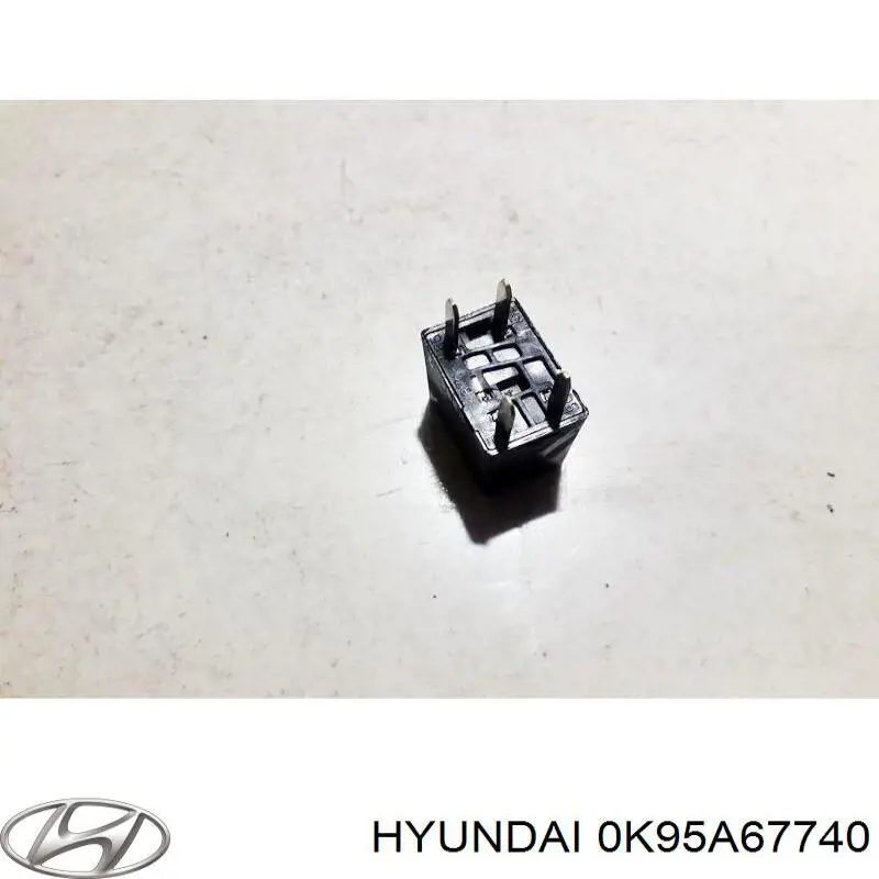 Блок предохранителей задний, салонный Hyundai/Kia 0K95A67740