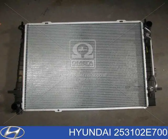 Радиатор охлаждения двигателя HYUNDAI 253102E700