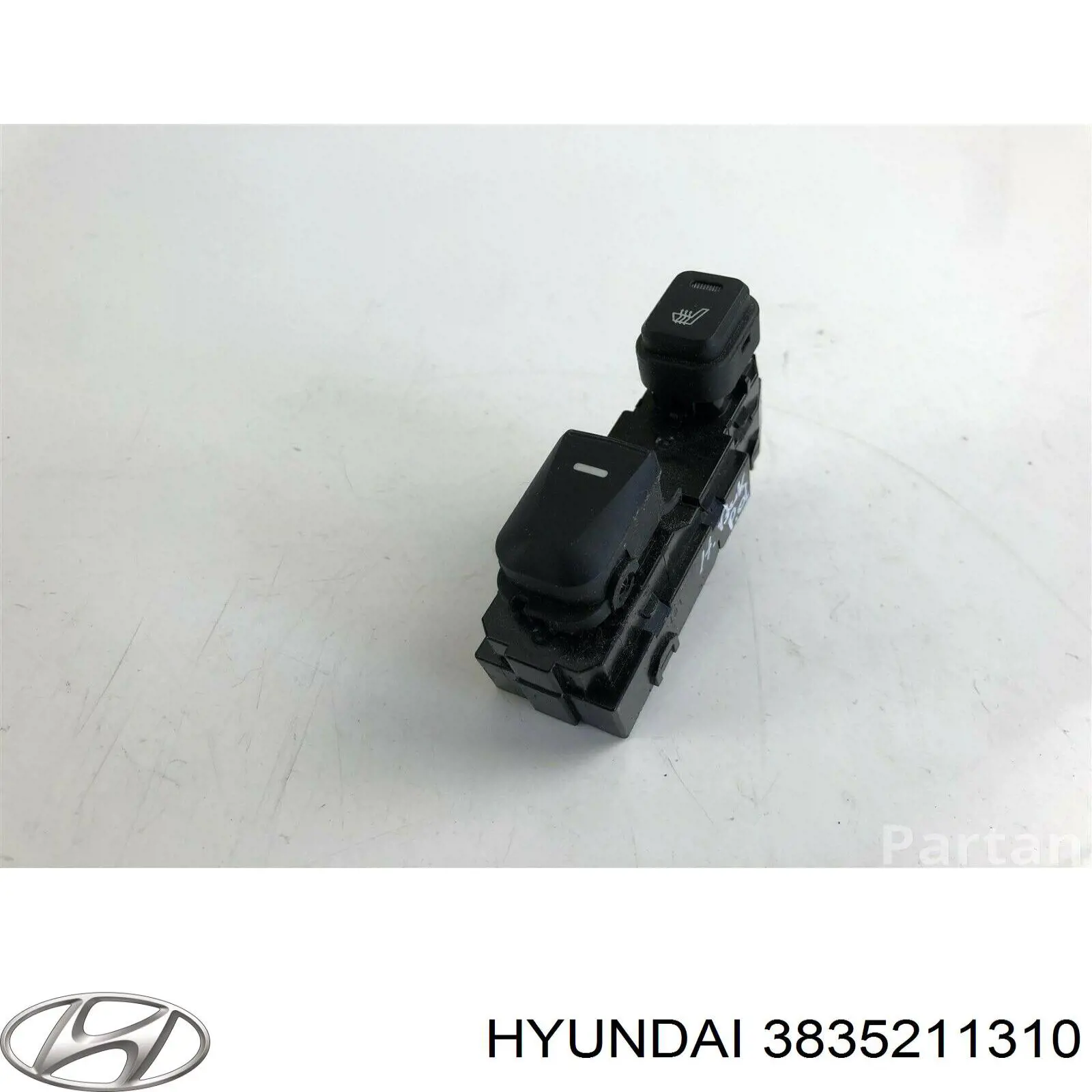 Кнопочный блок управления стеклоподъемником задний на Hyundai Ix35 LM