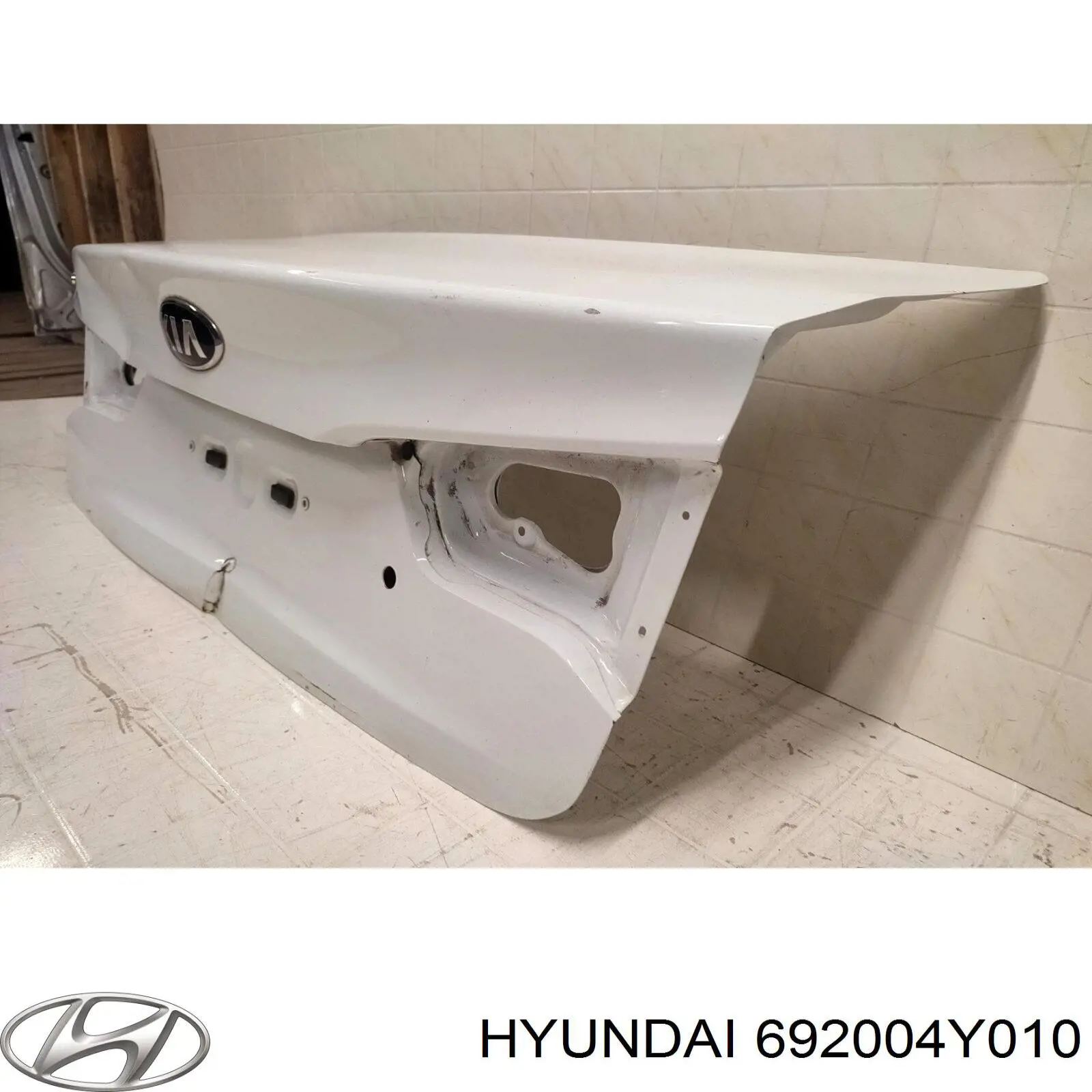 Крышка багажника 692004Y010 Hyundai/Kia