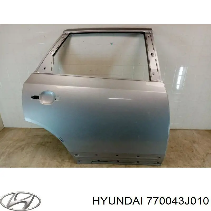 770043J010 Hyundai/Kia porta traseira direita