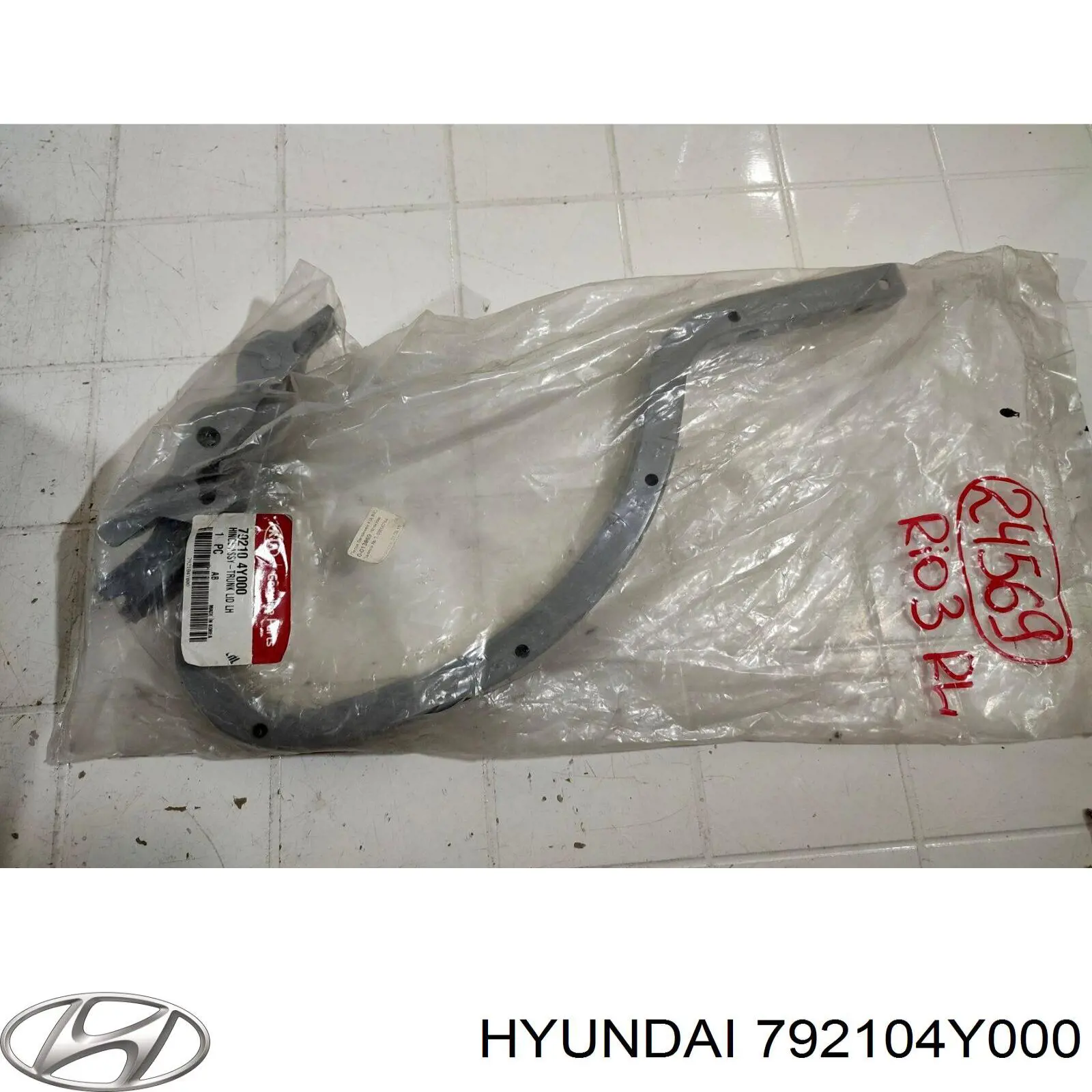 Купить 792104Y000 Hyundai/Kia Завеса крышки багажника