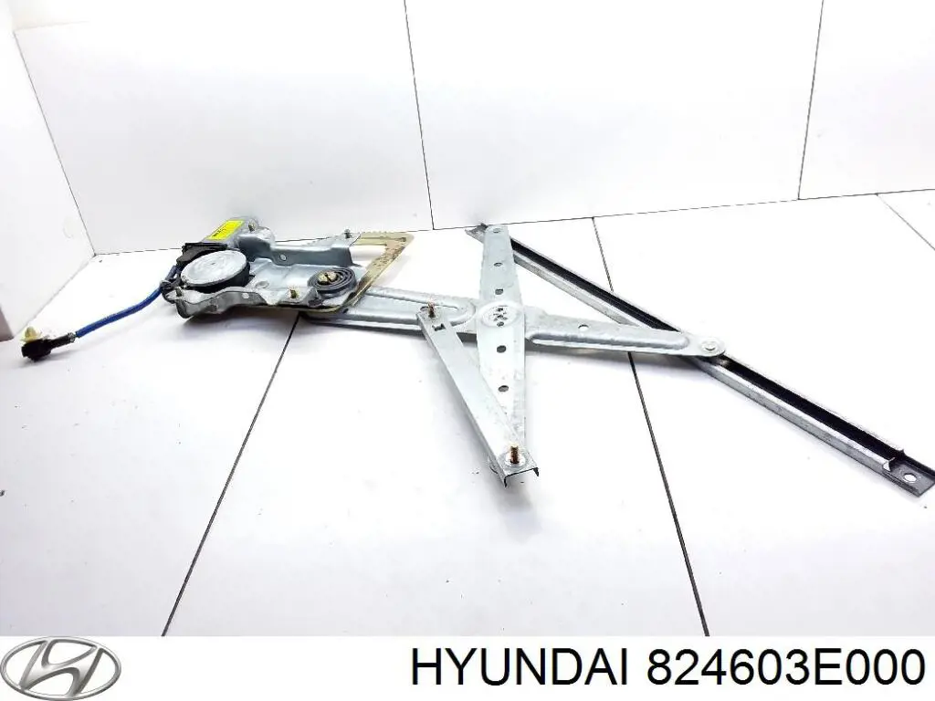 824603E000 Hyundai/Kia мотор стеклоподъемника двери передней правой