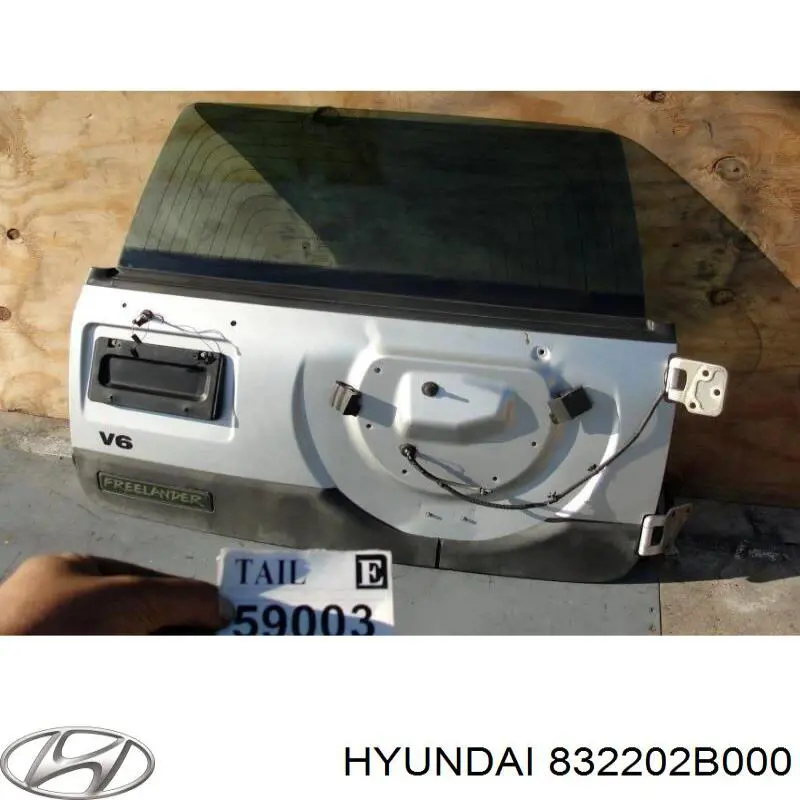 Уплотнитель стекла двери задней правой внешний (планка) на Hyundai Santa Fe II 