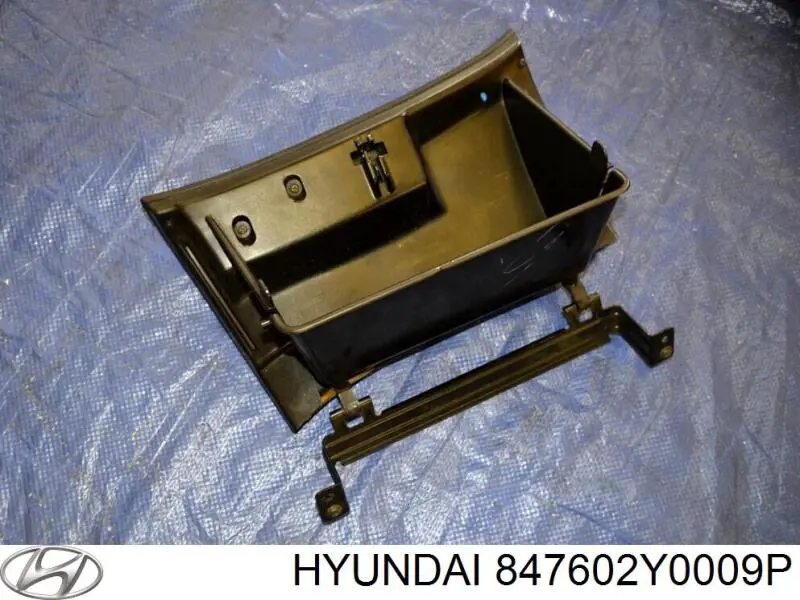 Панель салона передняя "торпедо", нижняя часть Hyundai/Kia 847602Y0009P цена, от 60.39 USD