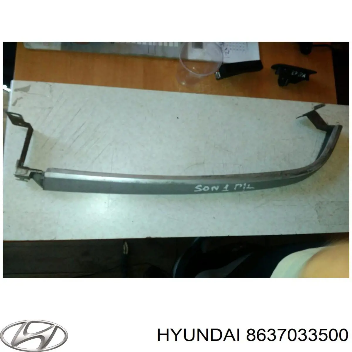 Ресничка (накладка) левой фары на Hyundai Sonata 