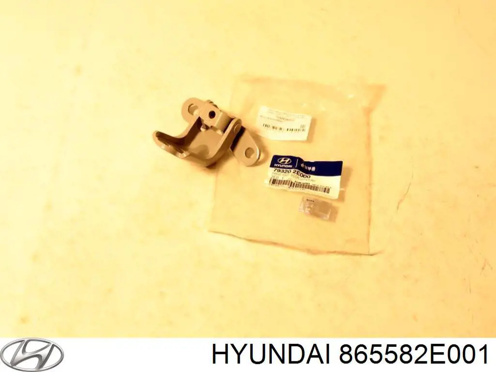 865582E001 Hyundai/Kia заглушка (решетка противотуманных фар бампера переднего правая)