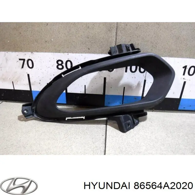 86564A2020 Hyundai/Kia заглушка (решетка противотуманных фар бампера переднего правая)