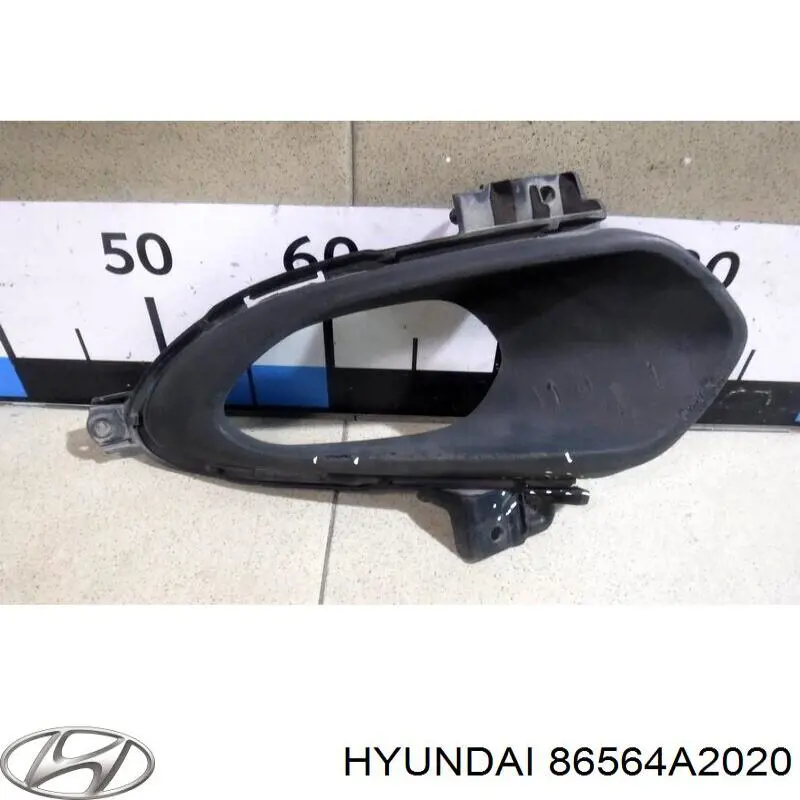 Купить 86564A2020 Hyundai/Kia Заглушка (решетка) противотуманных фар бампера переднего правая
