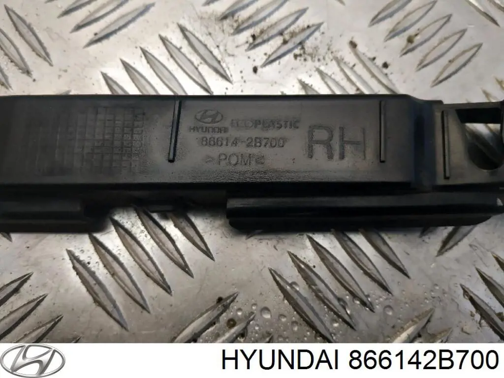 Кронштейн бампера заднего правый 866142B700 Hyundai/Kia