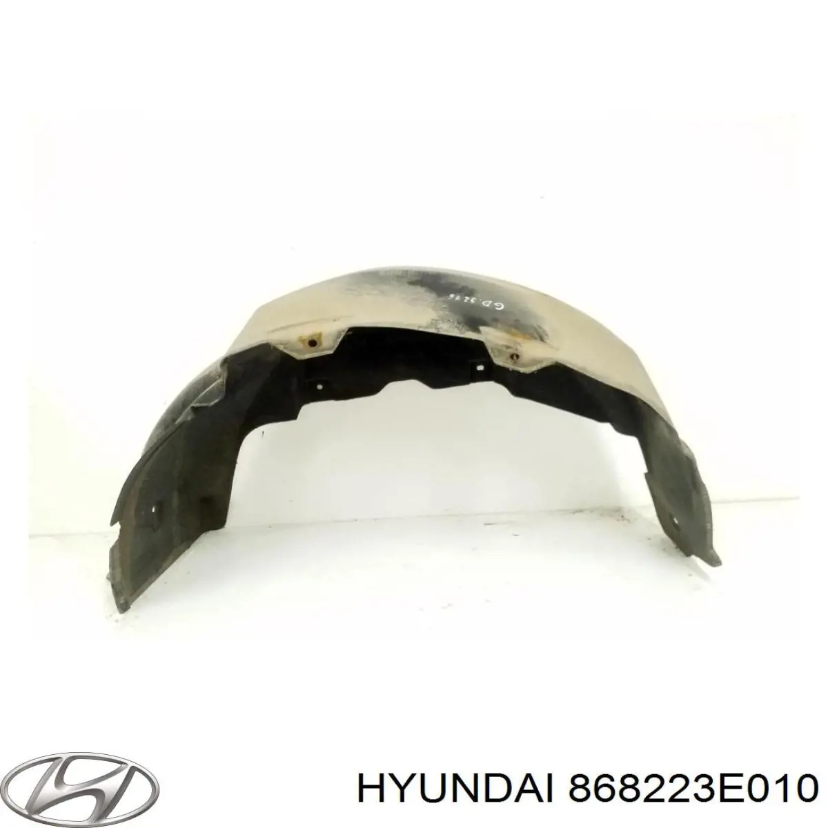 868223E010 Hyundai/Kia guarda-barras do pára-lama traseiro direito