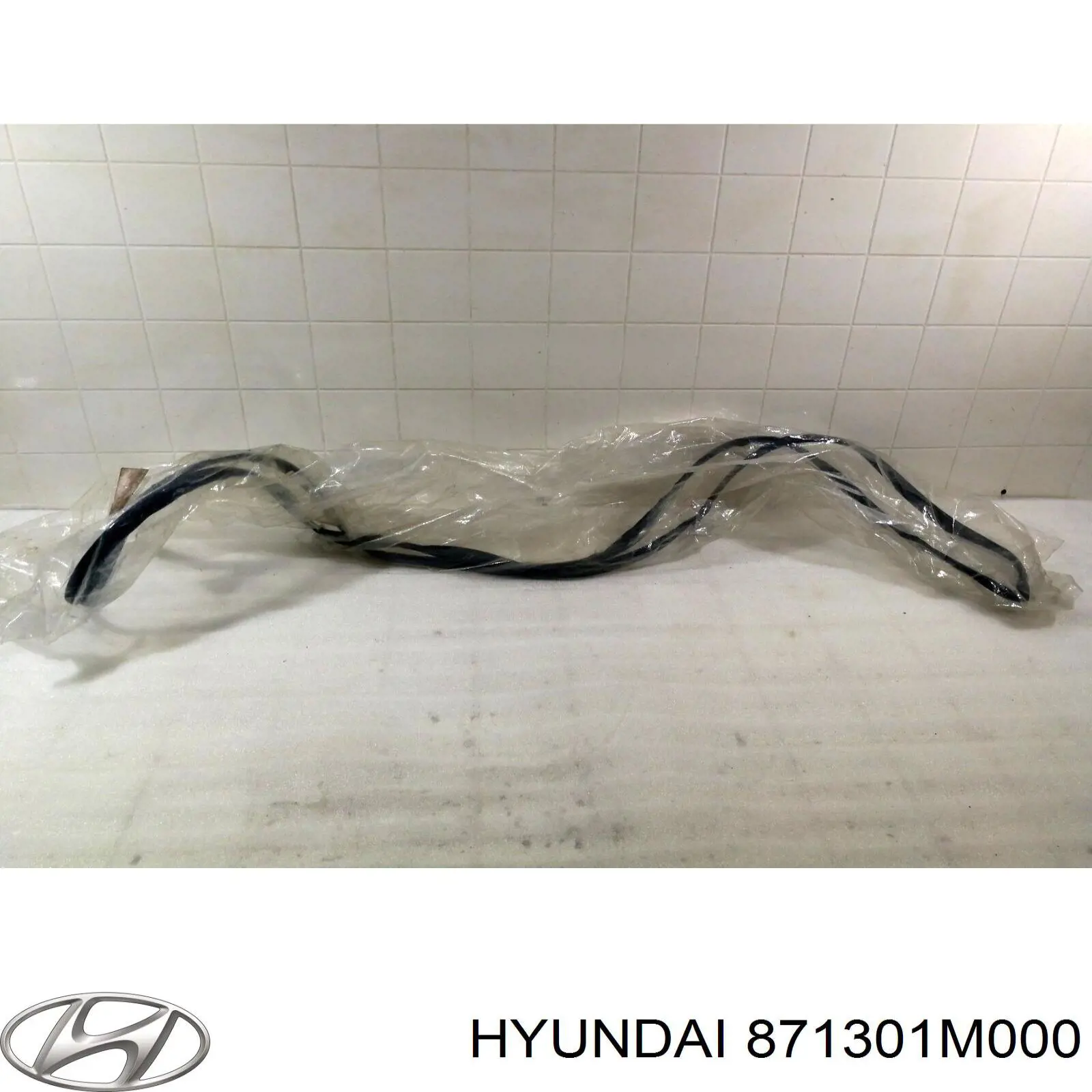 871301M000 Hyundai/Kia Накладка заднего стекла