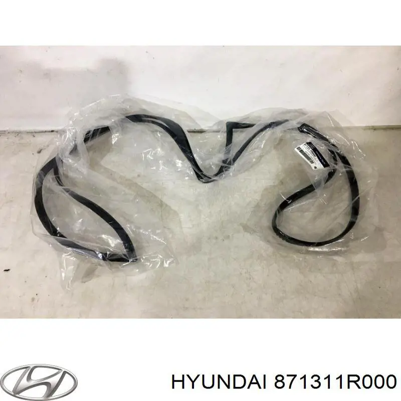 Молдинг стекла заднего на Hyundai SOLARIS SBR11