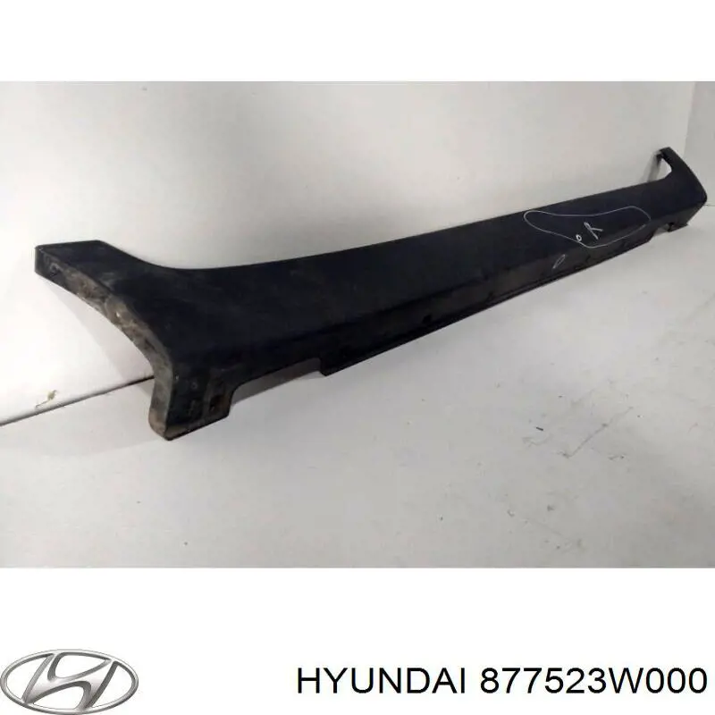 877523W000 Hyundai/Kia placa sobreposta (moldura externa direita de acesso)