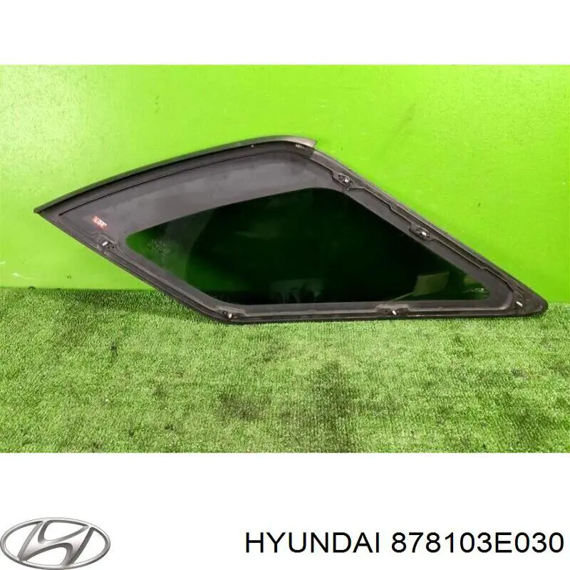 878103E030 Hyundai/Kia vidro de carroçaria (da seção de bagagem esquerdo)