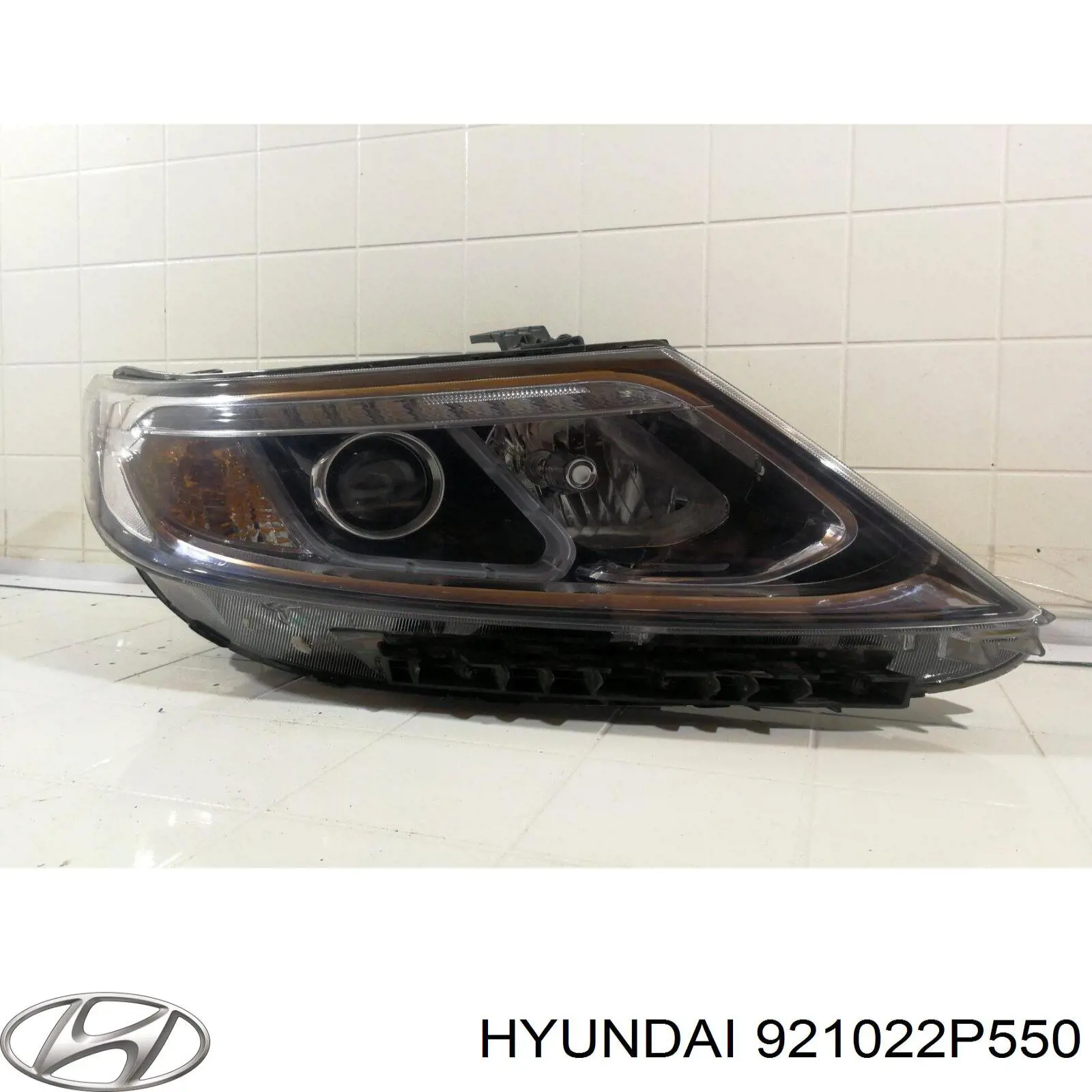 Правая блок фара Hyundai/Kia 921022P550 цена, от 380.08 USD