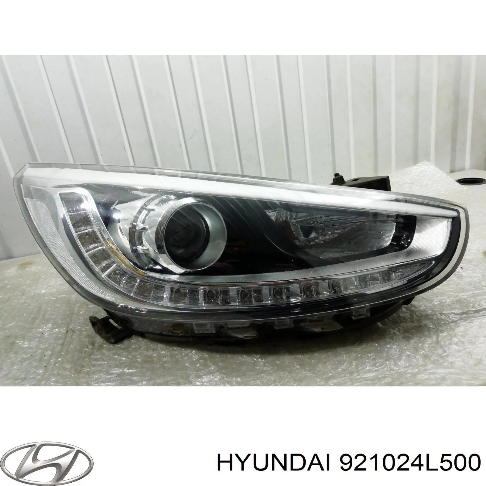 Правая фара 921024L500 Hyundai/Kia