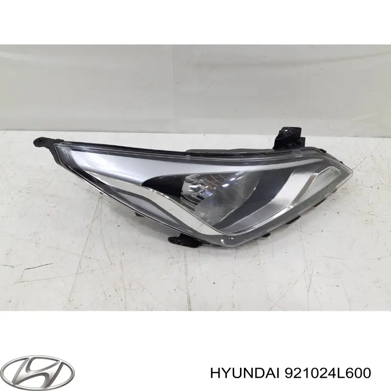 Правая фара 921024L600 Hyundai/Kia