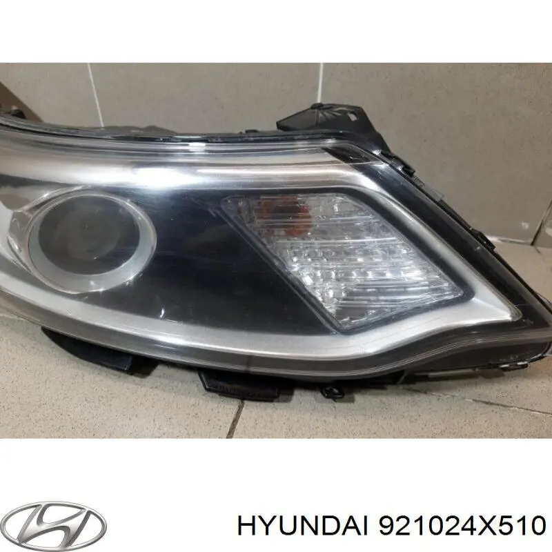 Правая фара 921024X511 Hyundai/Kia