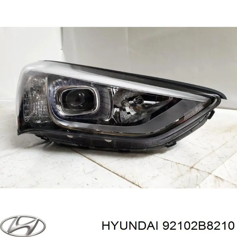 Правая фара 92102B8210 Hyundai/Kia