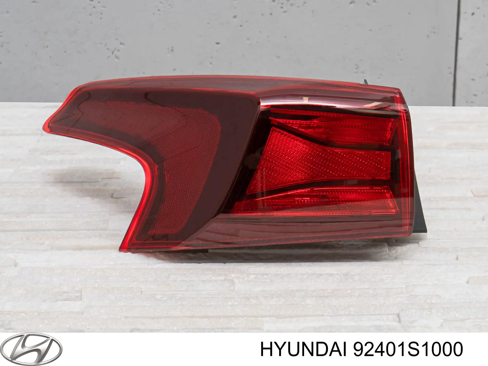 Фонарь задний левый внешний 92401S1000 Hyundai/Kia