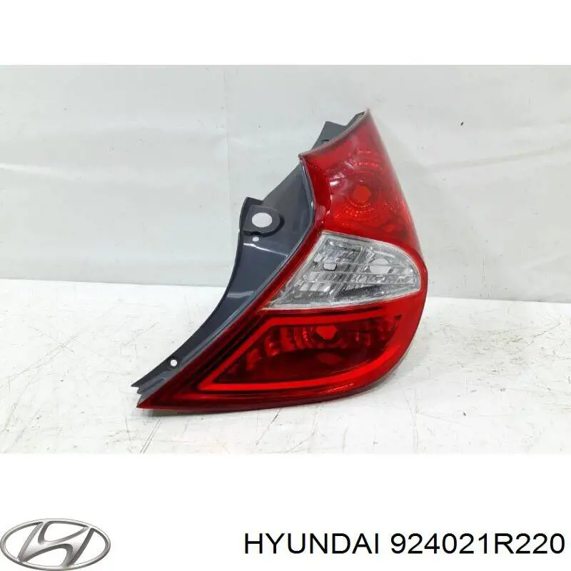 Фонарь задний правый на Hyundai SOLARIS SBR11