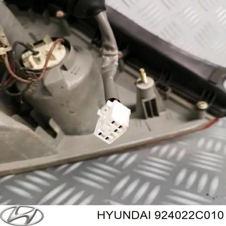 Фонарь задний правый Hyundai/Kia 924022C010 цена, от 21.19 USD