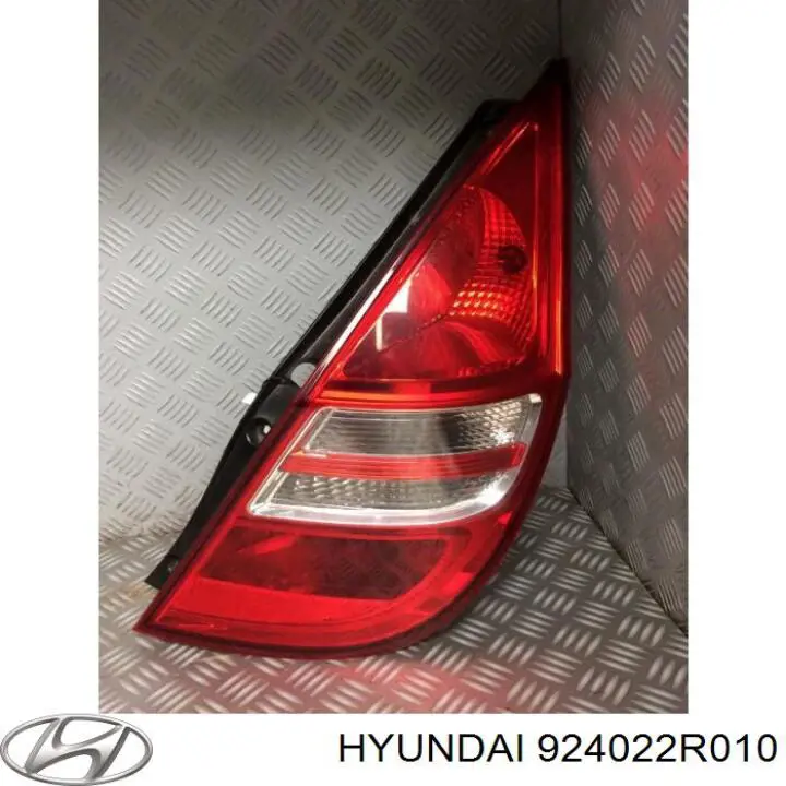 Фонарь задний правый верхний Hyundai/Kia 924022R010