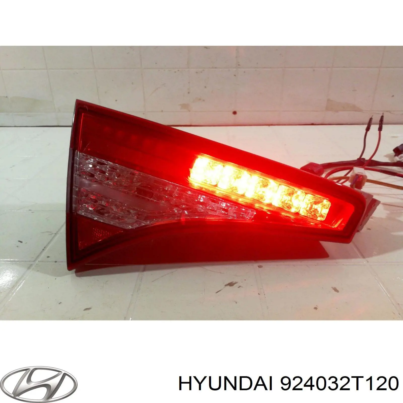 924032T120 Hyundai/Kia Задняя левая внутренняя фара
