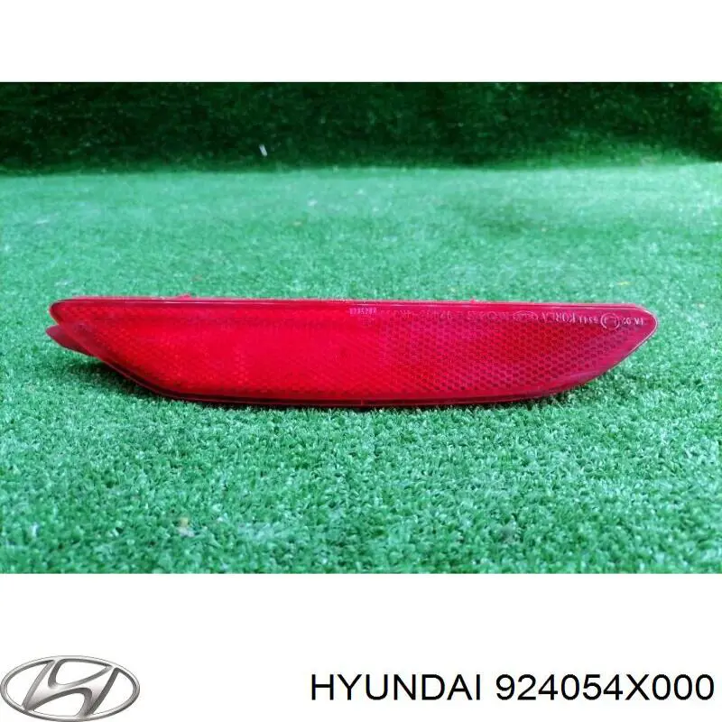 924054X000 Hyundai/Kia retrorrefletor (refletor do pára-choque traseiro esquerdo)
