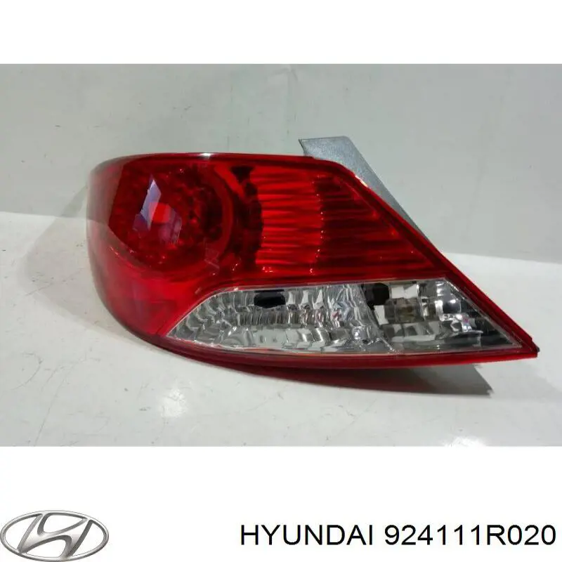 Стекло фонаря заднего левого на Hyundai SOLARIS SBR11