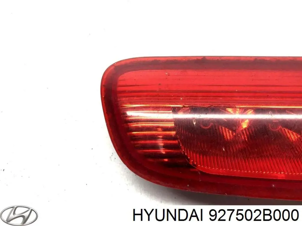 Стоп-сигнал задний дополнительный на Hyundai Santa Fe II 
