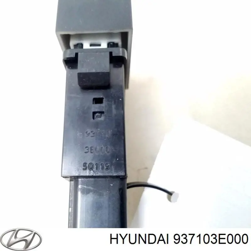 Кнопка включения обогрева заднего стекла 937103E000 Hyundai/Kia