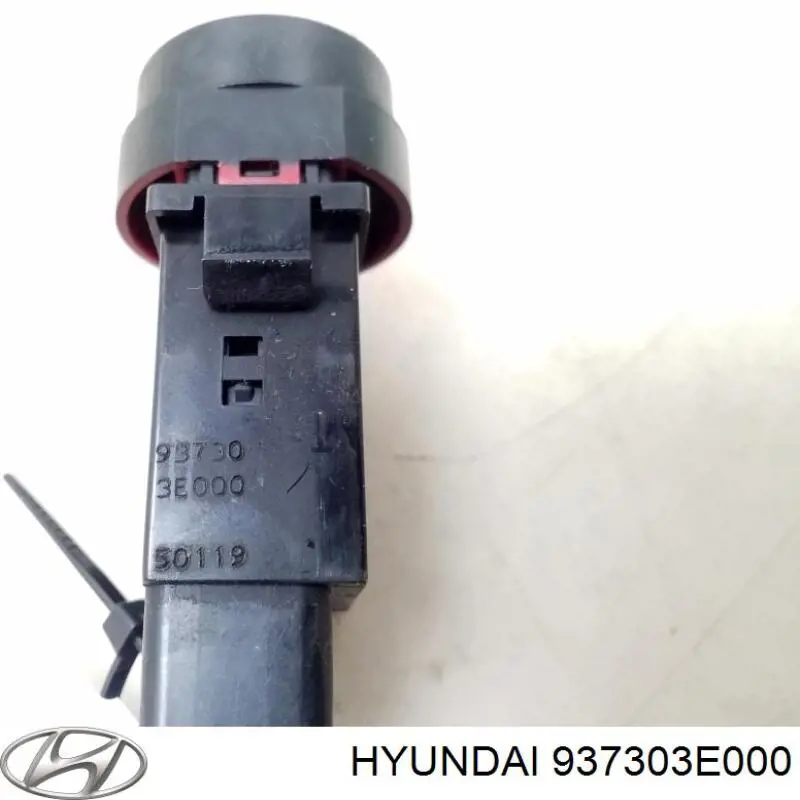 Кнопка включения аварийного сигнала 937303E000 Hyundai/Kia