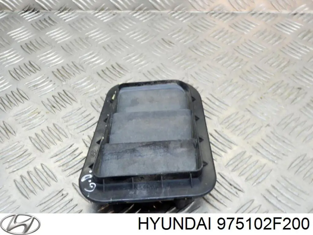 Решетка вентиляции салона задняя правая на Hyundai SOLARIS SBR11