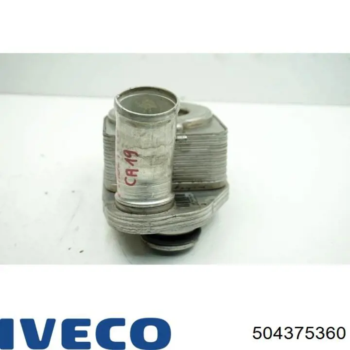Радиатор масляный (холодильник), под фильтром 504375360 Iveco