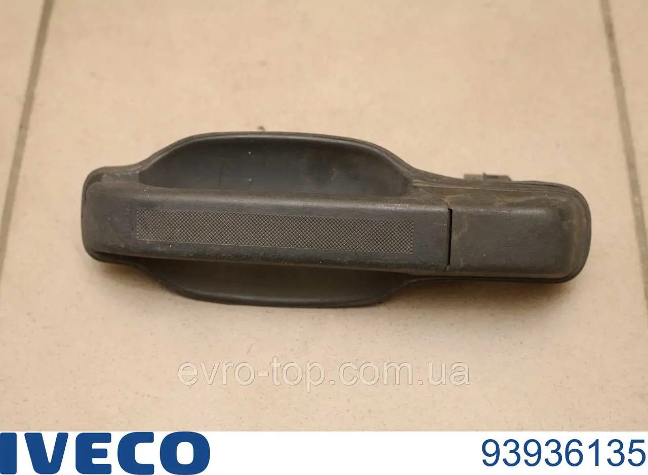 Ручка двери передней наружная правая Iveco 93936135 цена, от 15.00 USD