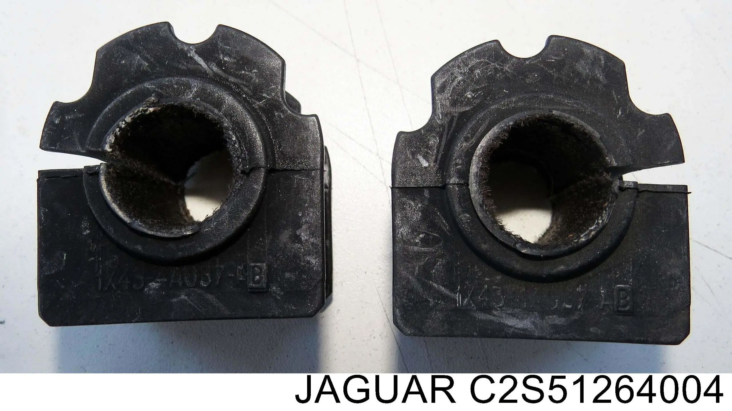 Втулка стабилизатора C2S51264004 Jaguar