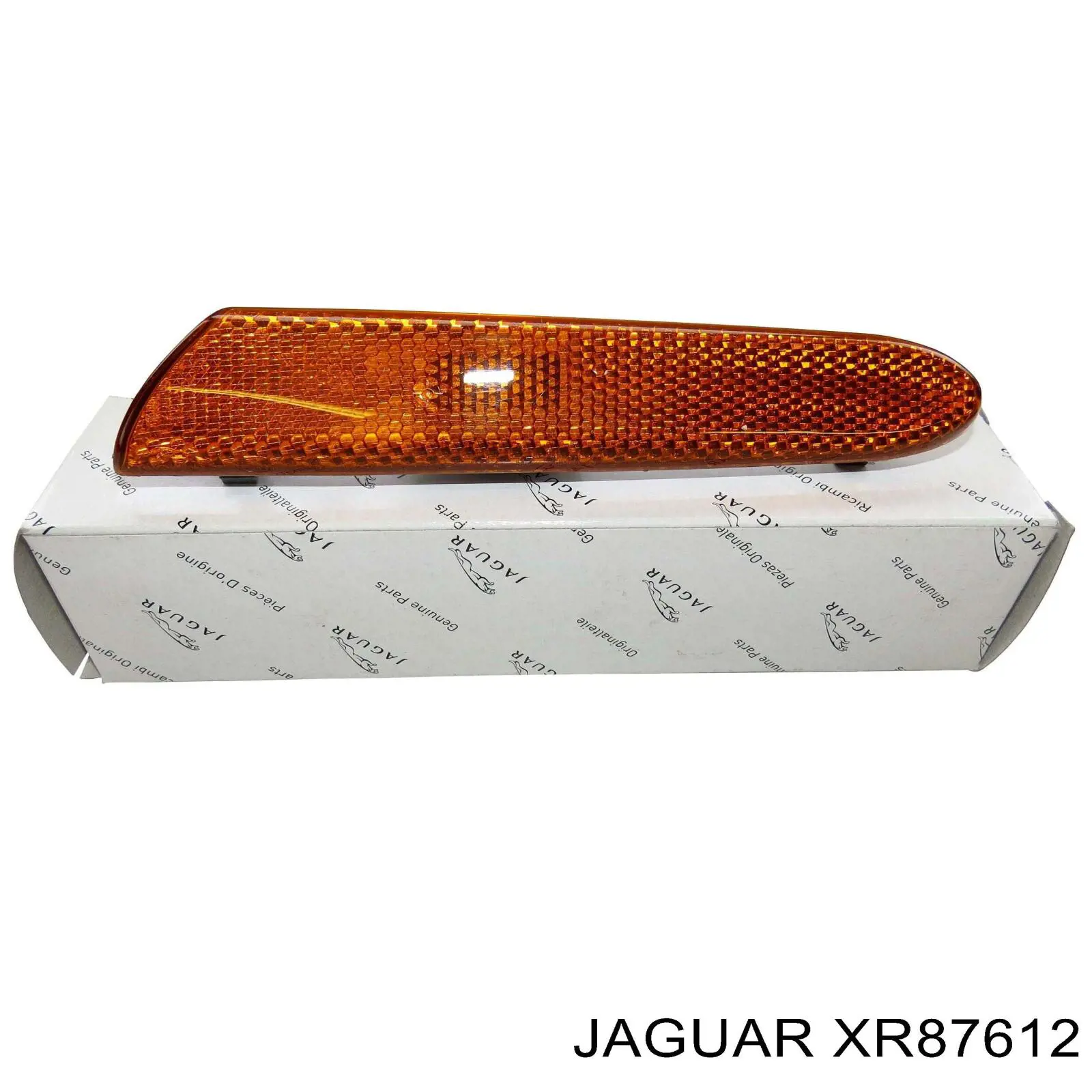 XR87612 Jaguar катафот (отражатель заднего бампера правый)