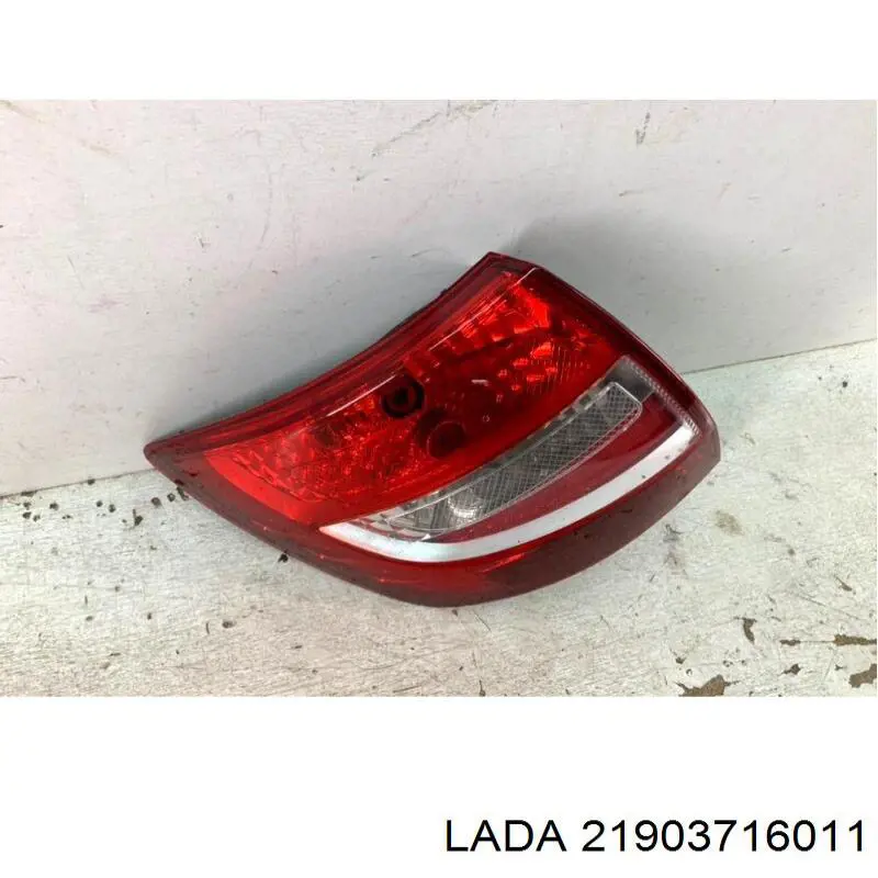 Фонарь задний левый 21903716011 Lada