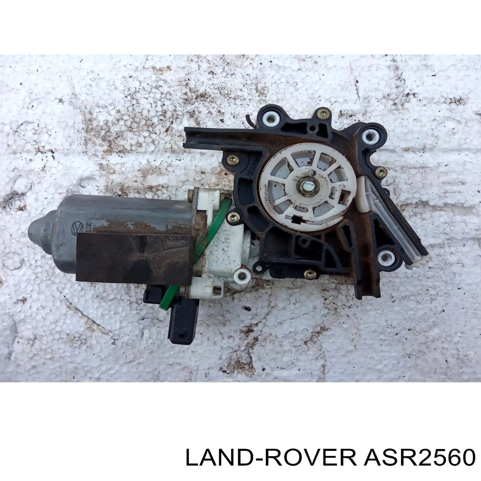 Уплотнитель двери передней (на двери) Land Rover ASR2560