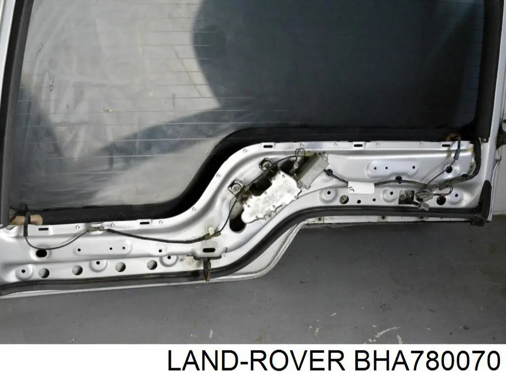 Купить LR045549 Land Rover Дверь задняя багажная