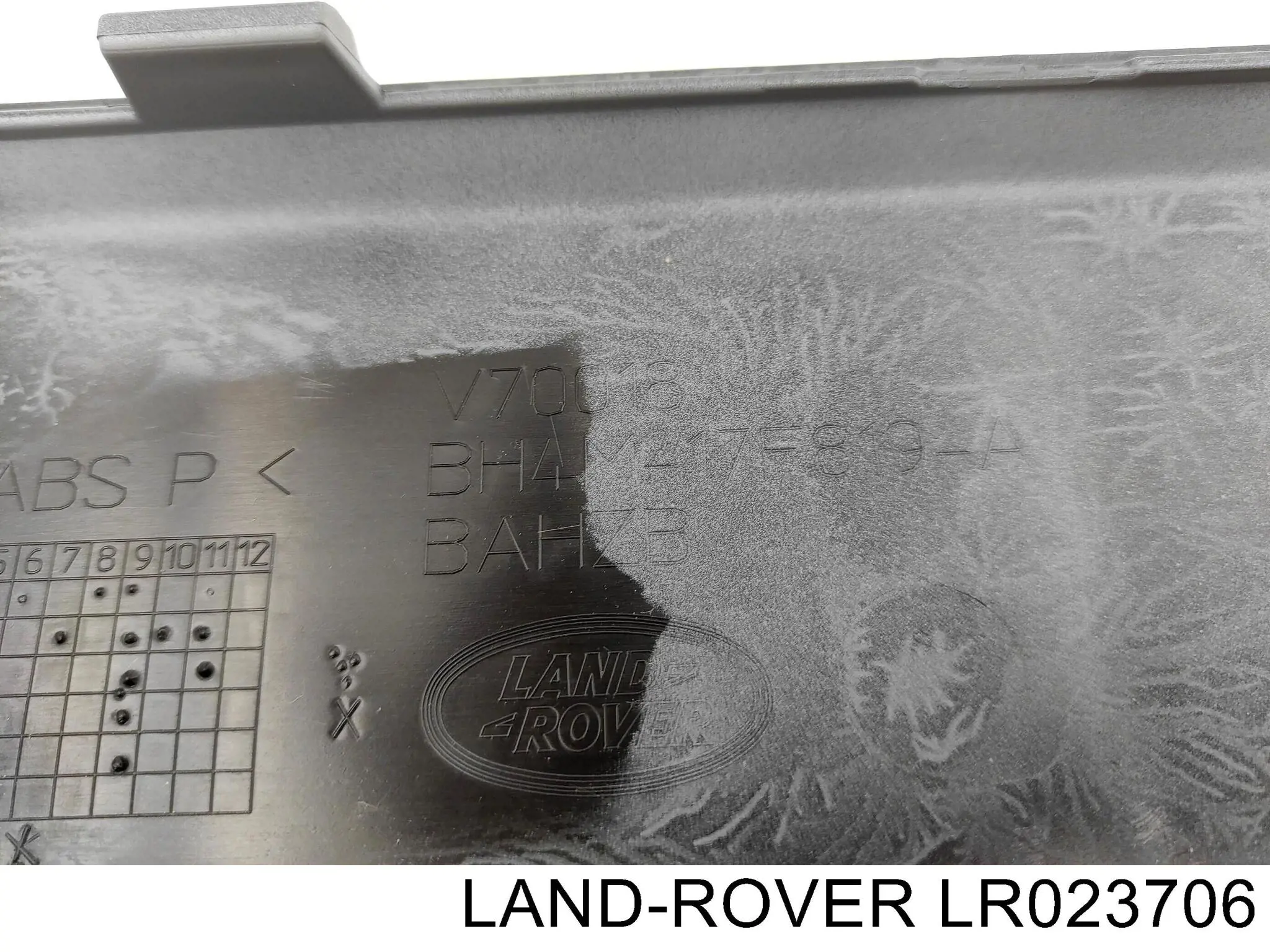 Купить LR023706 Land Rover Накладка бампера заднего правая