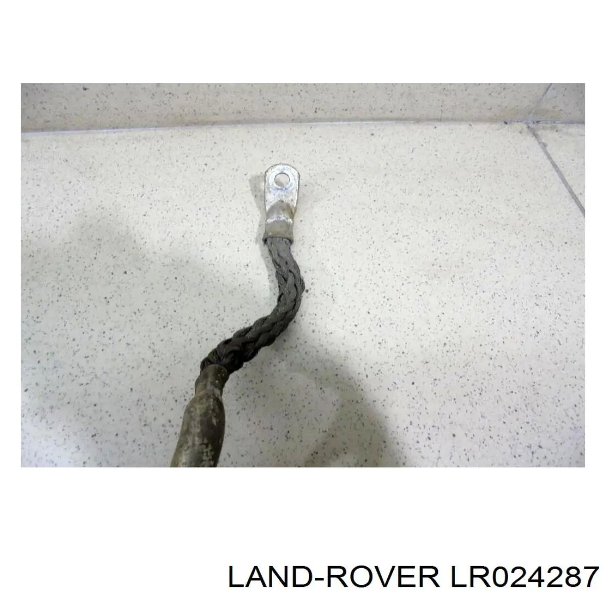  Land Rover LR015885 цена, от 63.86 USD