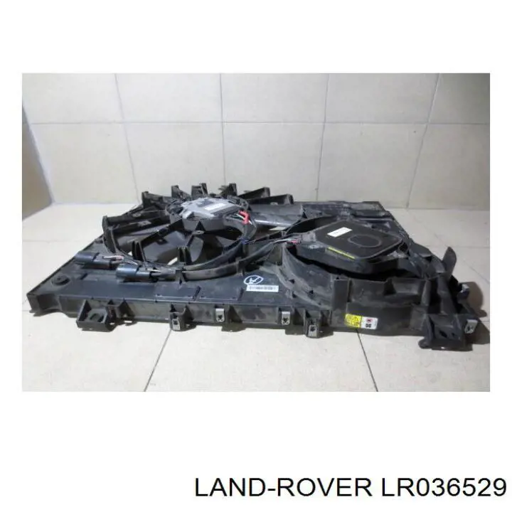 Купить LR036529 Land Rover Диффузор вентилятора в сборе с мотором и крыльчаткой