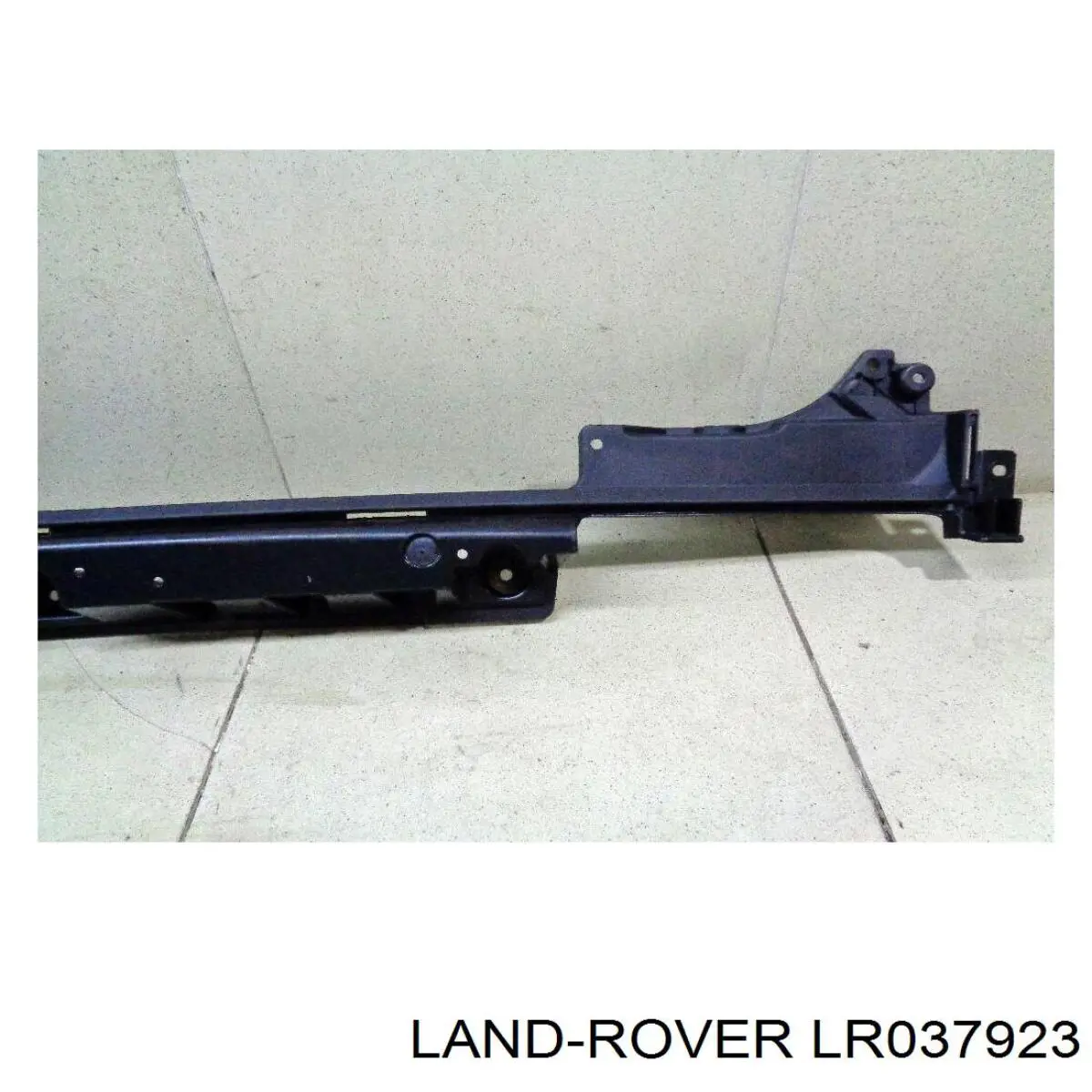 Кронштейн бампера заднего центральный LR037923 Land Rover