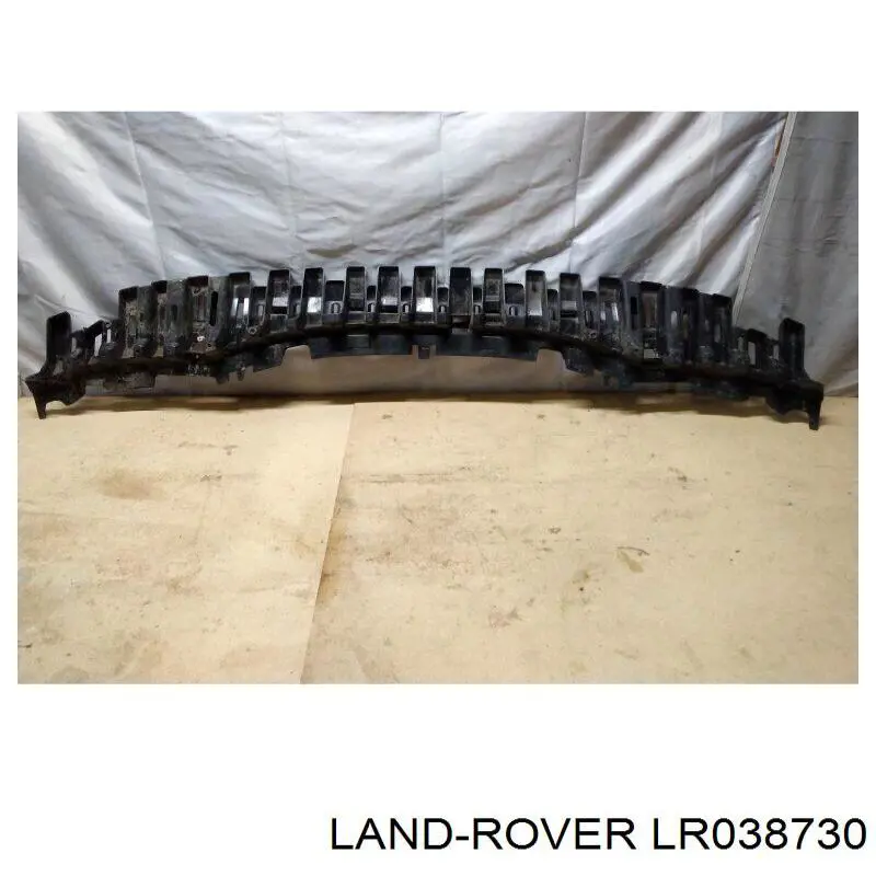LR038730 Land Rover Кронштейн бампера переднего центральный