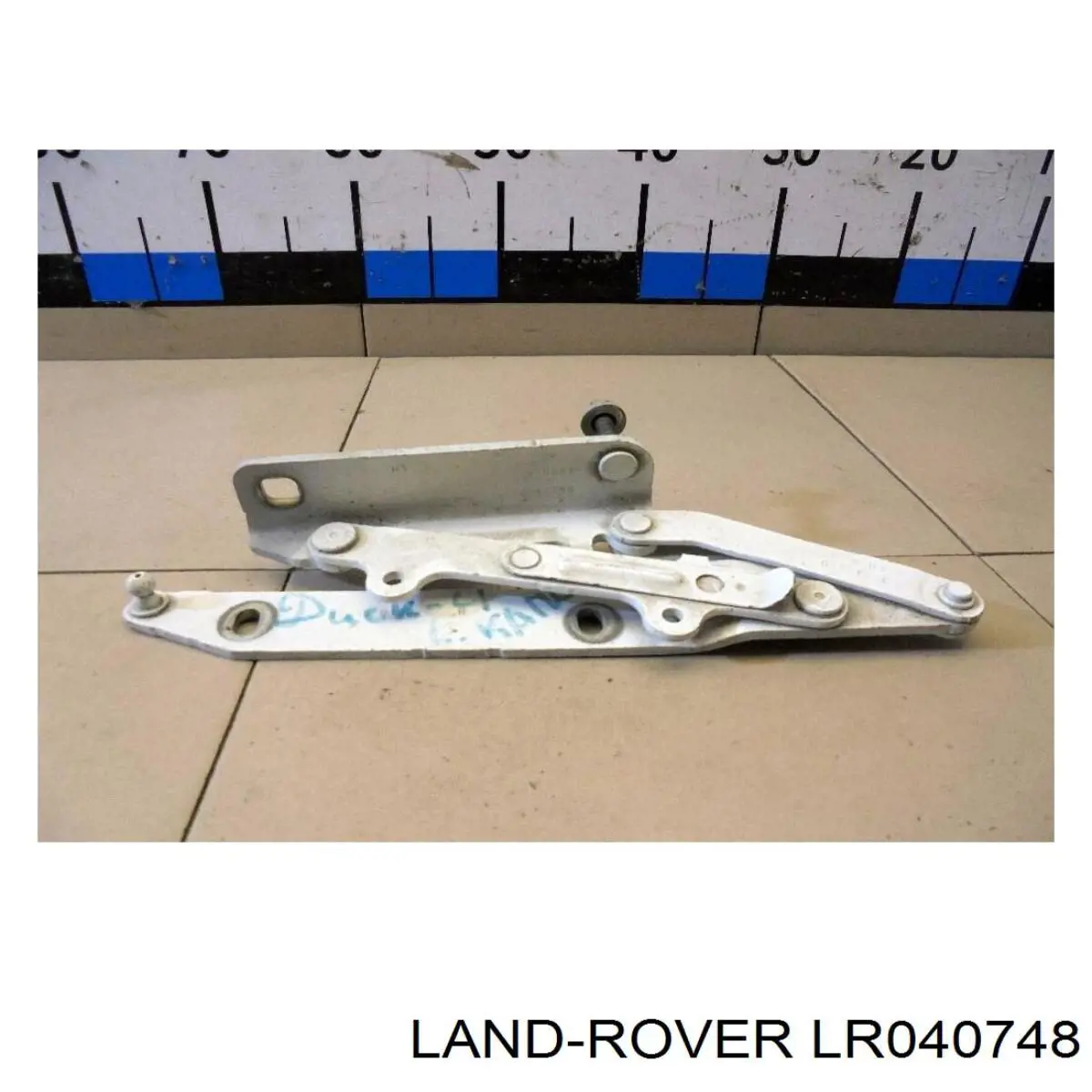 Петля капота, левая Land Rover LR018697 цена, от 12.70 USD